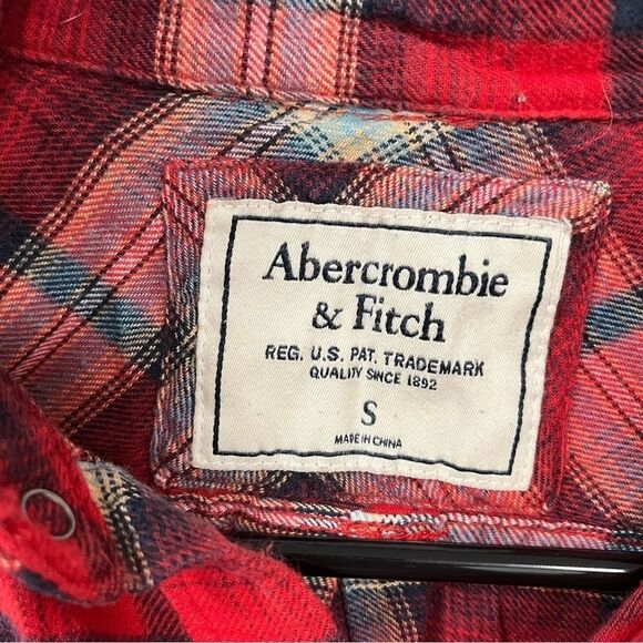 Abercrombie & Fitch Women's Red Plaid Button Down Flannel SIZE SMALL - Picture 3 of 6